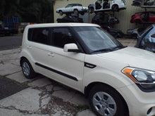 Load image into Gallery viewer, FRONT LOWER CONTROL ARM Kia Soul 2012 12 2013 13 Left - MRK239450
